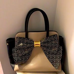 Betsy Johnson large bow bowler bag